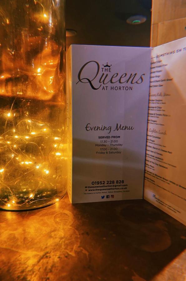 The Queens At Horton Τέλφορντ Εξωτερικό φωτογραφία